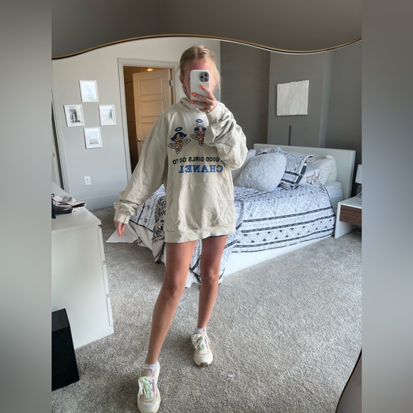 Mega Yacht Sweatshirt - Picture 3 of 5